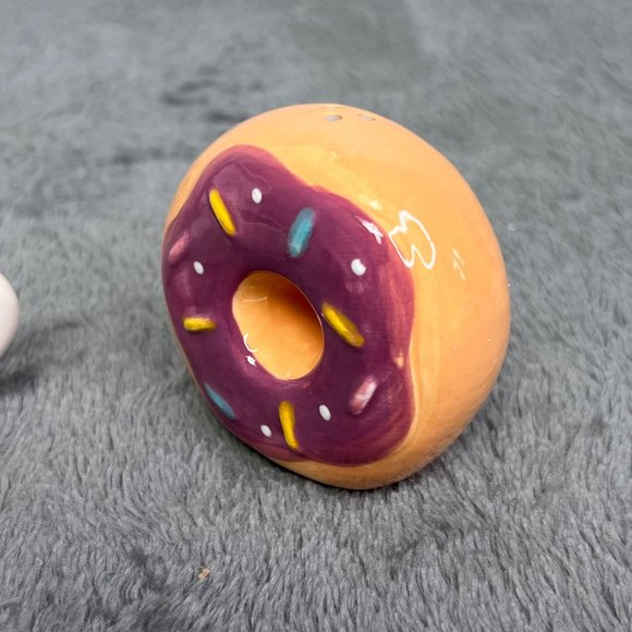 Donut and Coffee Cup Salt Pepper Shaker Set Pair NIB Doughnut Tier Tray Decor - Picture 5 of 7